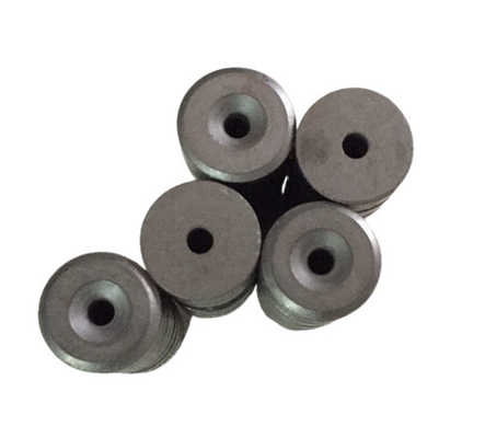 comprare I magneti su ordinazione Y30BH del disco della ferrite classificano D15.2Xd3.2Xd8XH6 con il foro svasato online manufacture