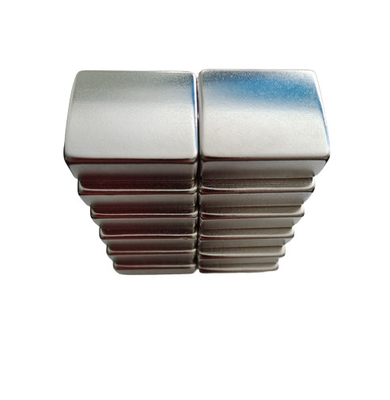 comprare Cambiamento continuo sinterizzato del magnete del neodimio del generatore dei magneti dell'arco del neodimio alto online manufacture