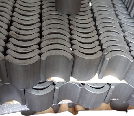 Acquistare Magnete in ferrite a forma di arco di grado Y30 Y40 per applicazioni motori - Magnete in ceramica dura personalizzato online manufacture