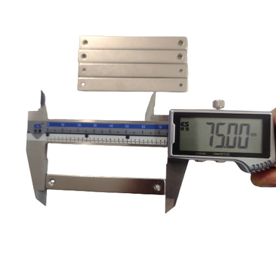 comprare Magneti permanenti di neodimio N42 resistenti e lunghi blocco F75x10x3 con due fori anti-affondamento online manufacture