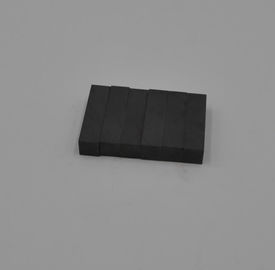 comprare Grandi magneti rettangolari del blocchetto della ferrite Y30 ad alta resistenza per uso del collettore di porta online manufacture