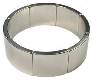 comprare Magnete di segmento curvo magneti permanenti della terra rara dell'arco del motore del neodimio N35 online manufacture