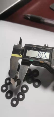 comprare I magneti rotondi sinterizzati isotropi ISO9001 della ferrite Y15 hanno approvato online manufacture